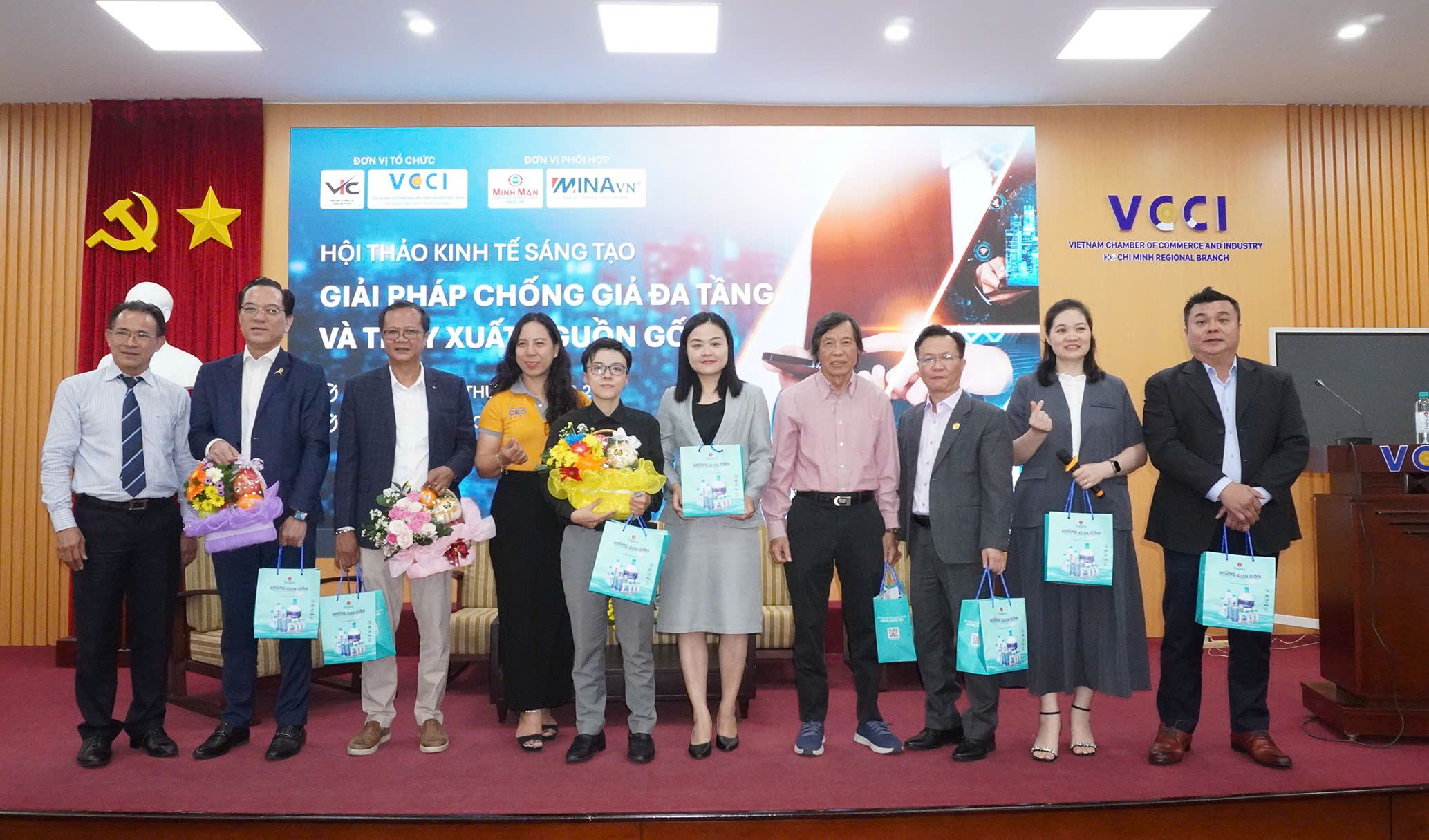 z7026076197080 b6f8e95ecee4d83c79db9517e59a5921